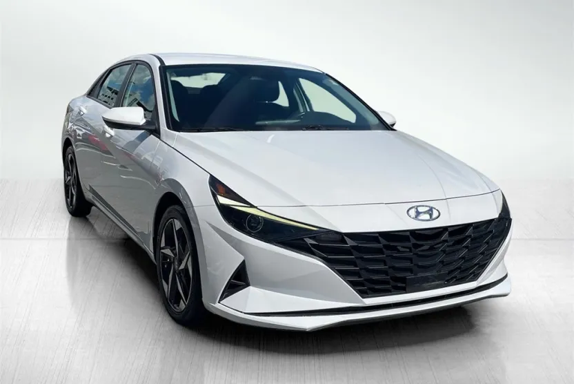 2023 Hyundai Elantra SEL Convenience photo 1