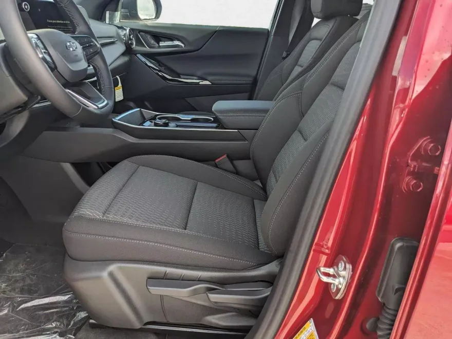 2026 Chevrolet Equinox LT photo 1