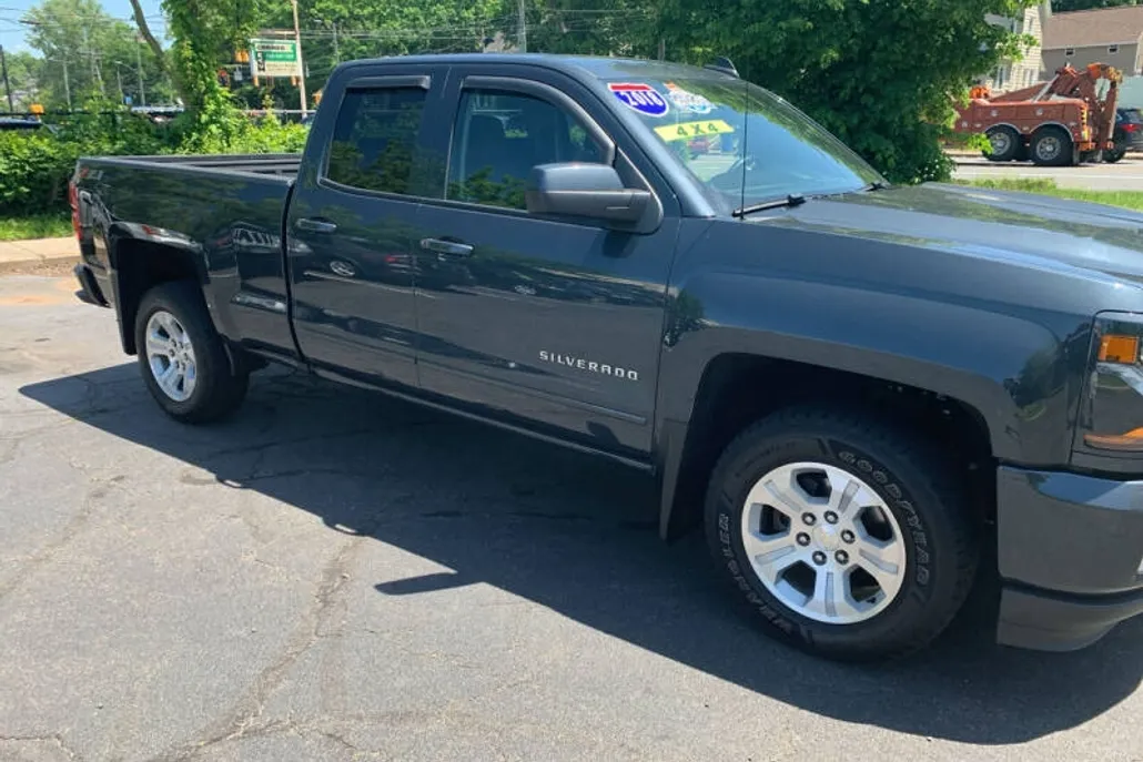 2018 Chevrolet Silverado 1500 LT photo 1
