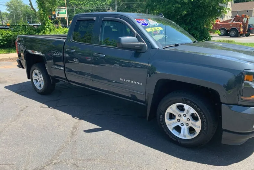 2018 Chevrolet Silverado 1500 LT photo 1