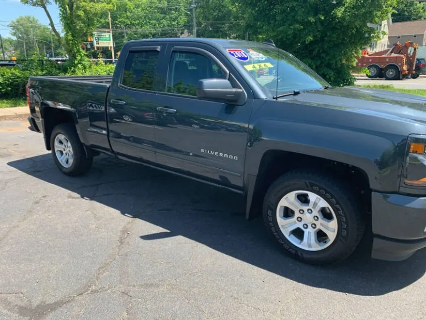 2018 Chevrolet Silverado 1500 LT photo 1