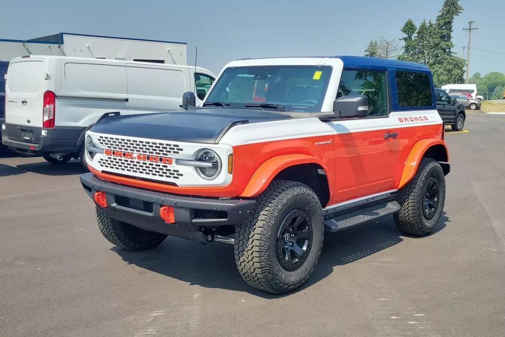 2025 Ford Bronco First Edition photo 1