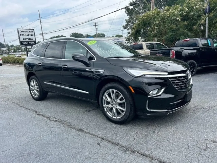 2023 Buick Enclave Essence photo 1