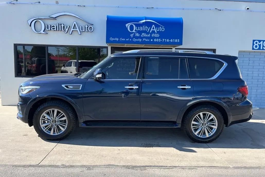 2019 Infiniti QX80 Luxe photo 1
