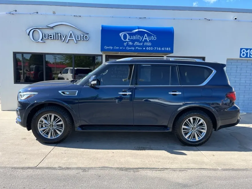 2019 Infiniti QX80 Luxe photo 1