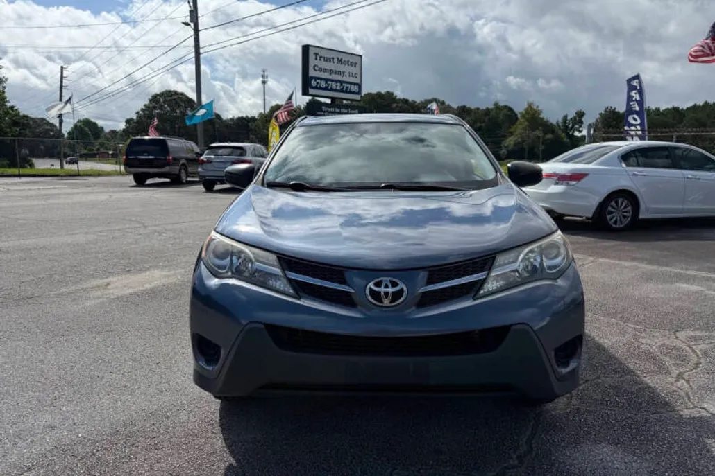 2013 Toyota RAV4 LE photo 1