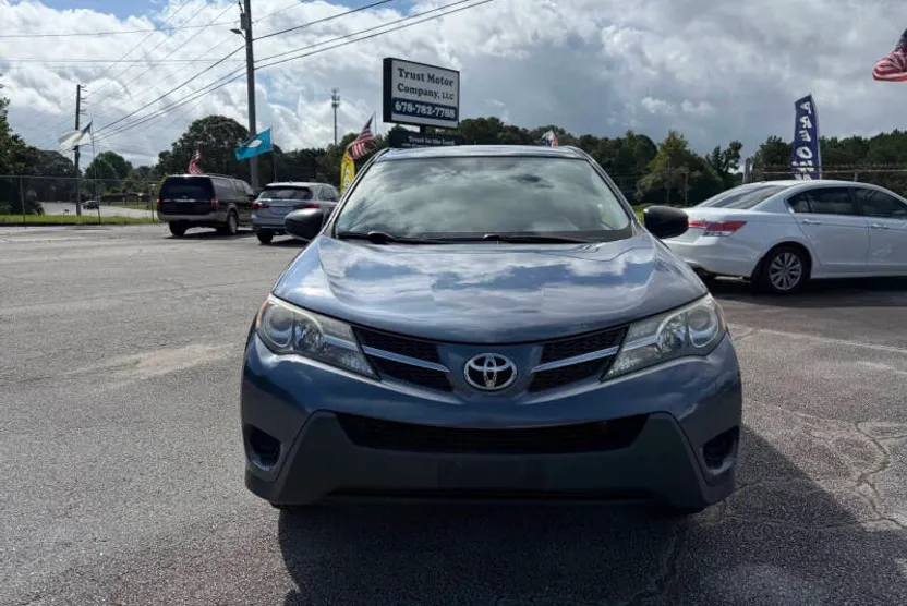 2013 Toyota RAV4 LE photo 1