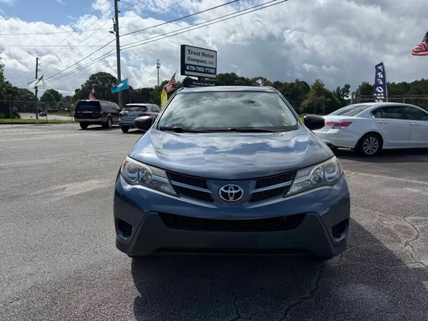 2013 Toyota RAV4 LE photo 1