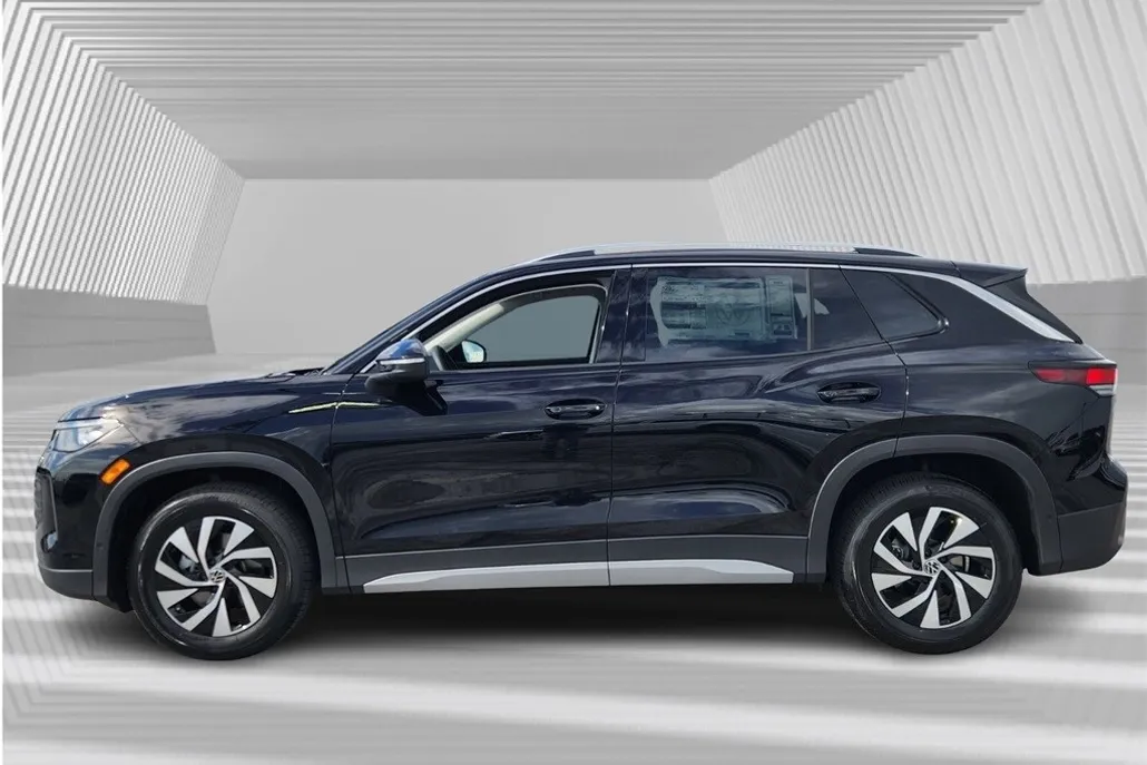 2025 Volkswagen Tiguan S photo 1