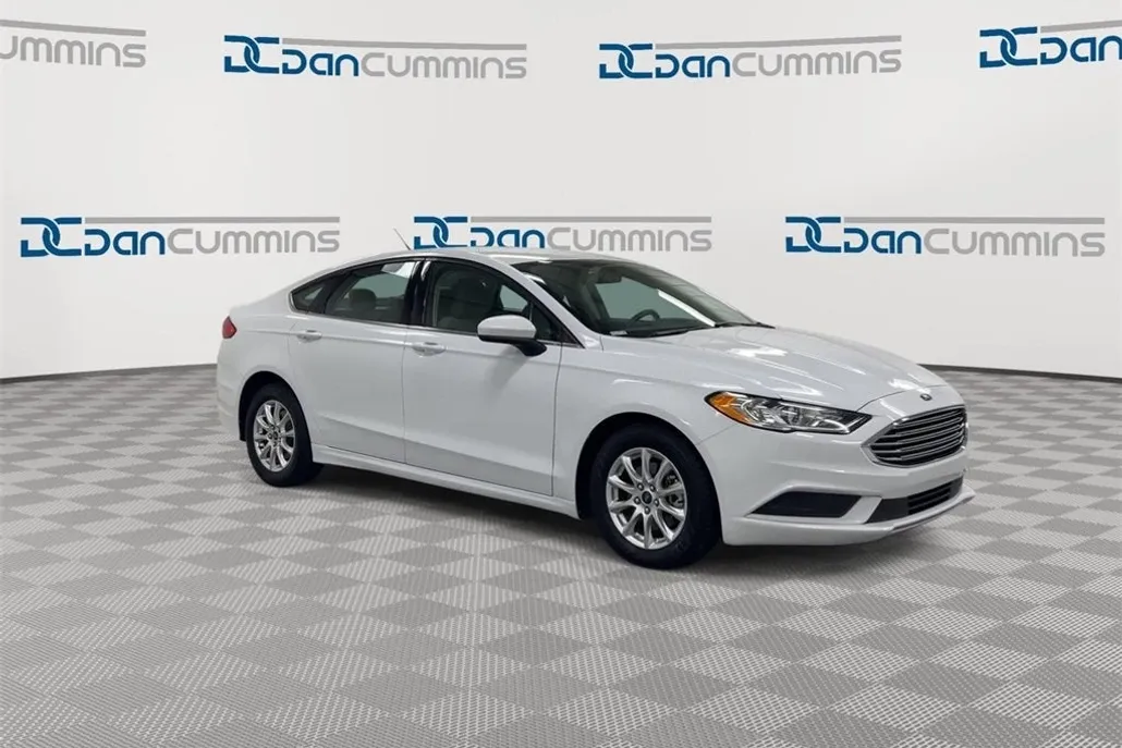 2018 Ford Fusion S photo 1