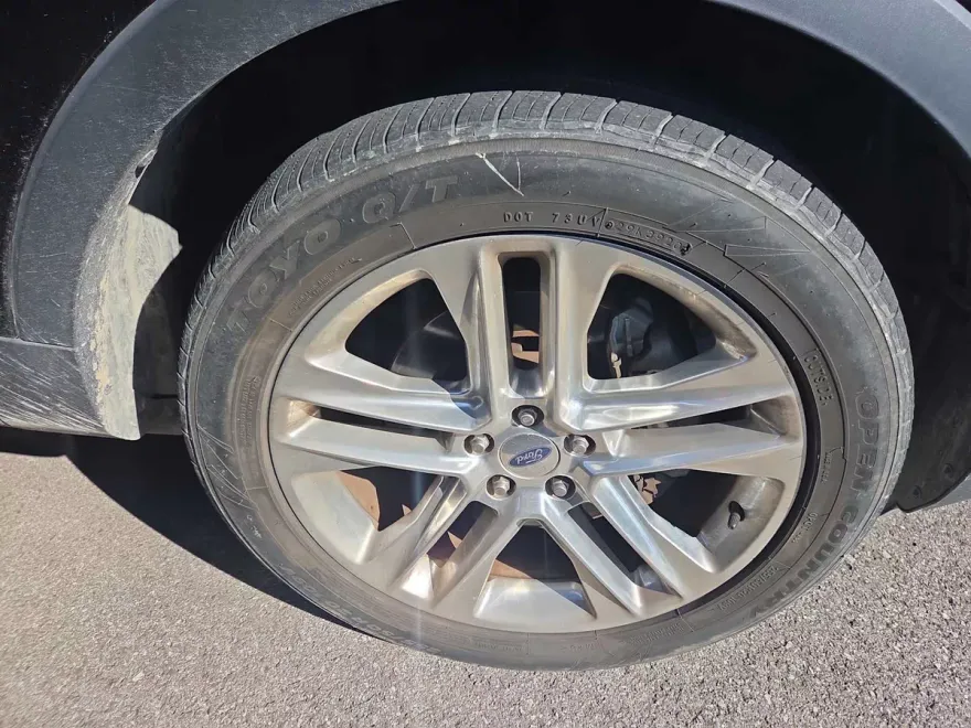 2016 Ford Explorer XLT photo 1