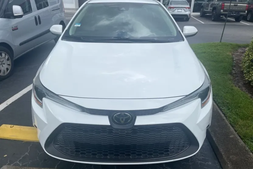 2022 Toyota Corolla LE photo 1