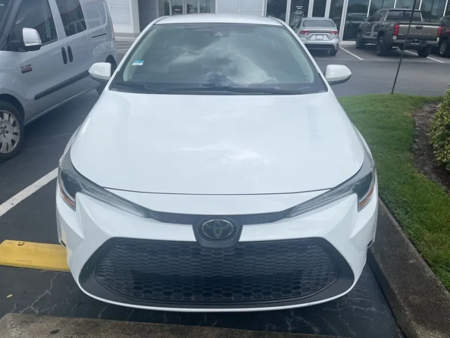 2022 Toyota Corolla LE photo 1