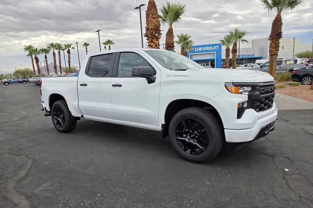 2026 Chevrolet Silverado 1500 Custom photo 1