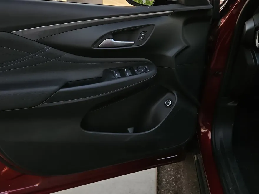 2025 Buick Envista ST photo 1