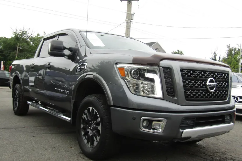 2016 Nissan Titan Crew Cab PRO-4X photo 1