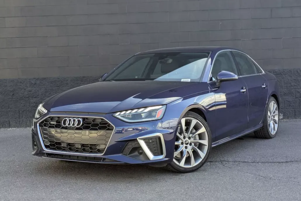 2022 Audi A4 S line Quattro Premium Plus photo 1