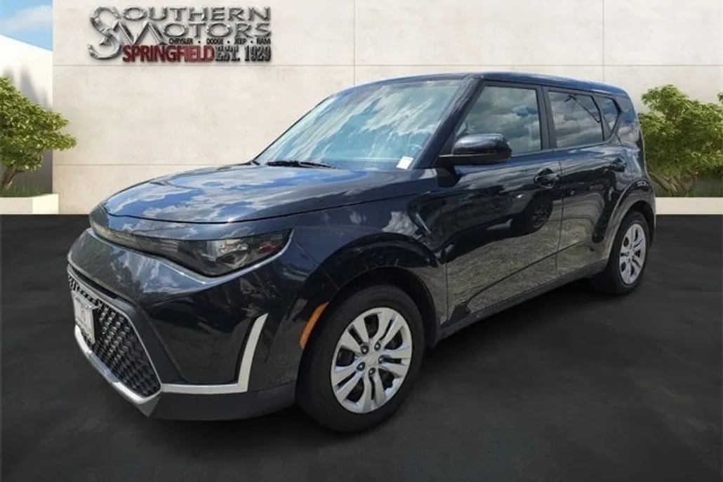 2023 Kia Soul LX photo 1
