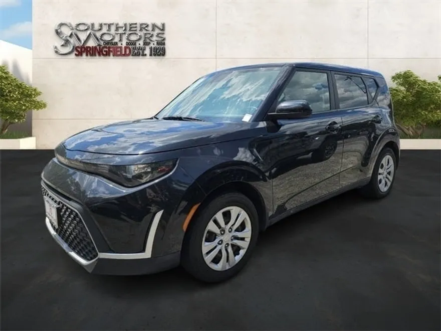 2023 Kia Soul LX photo 1