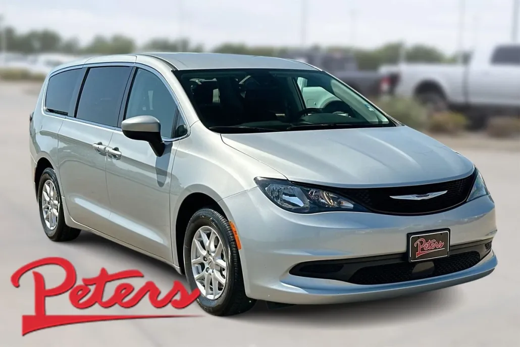 2023 Chrysler Voyager LX photo 1