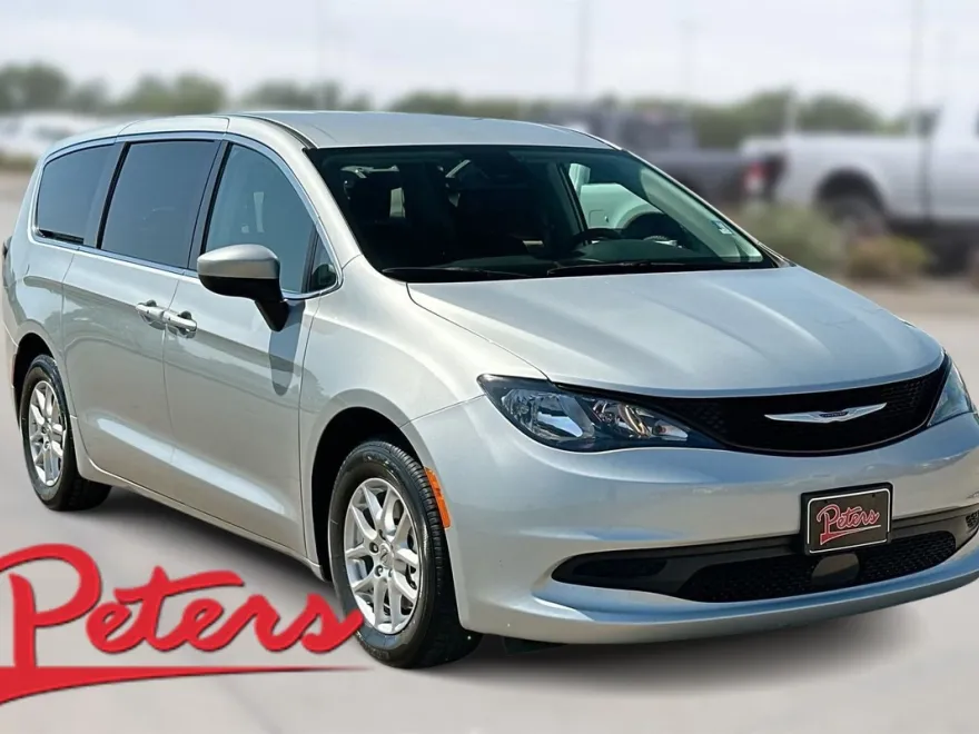 2023 Chrysler Voyager LX photo 1