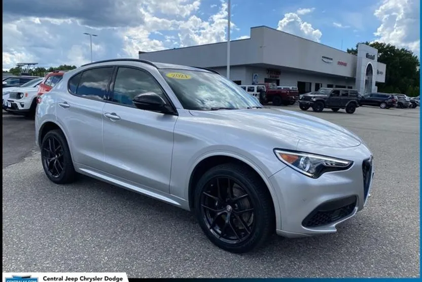 2021 Alfa Romeo Stelvio Ti photo 1
