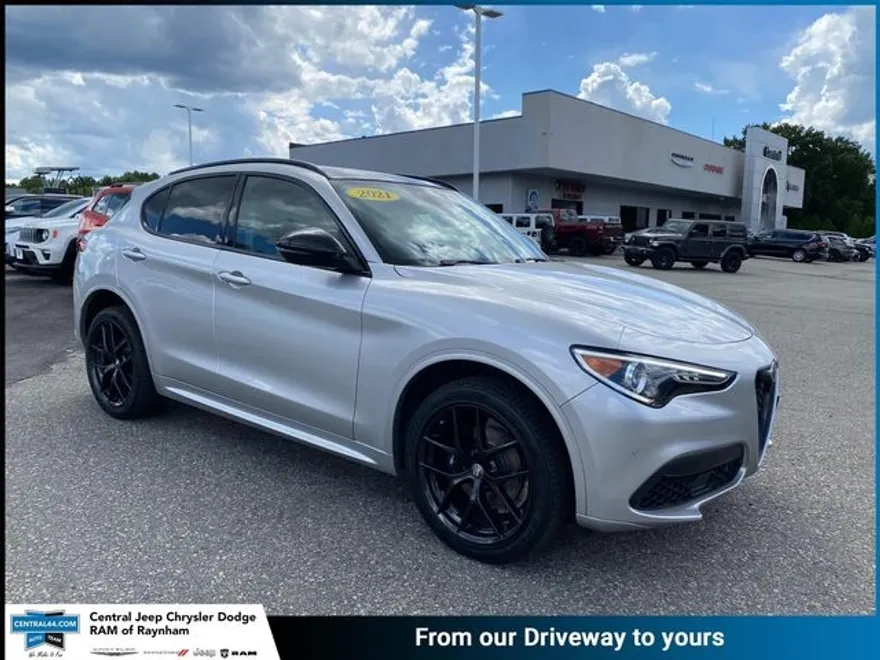 2021 Alfa Romeo Stelvio Ti photo 1
