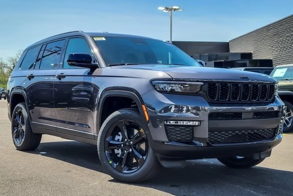 2025 Jeep Grand Cherokee L photo 1