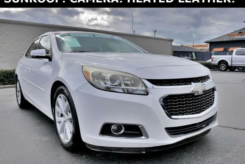 2015 Chevrolet Malibu 2LT photo 1
