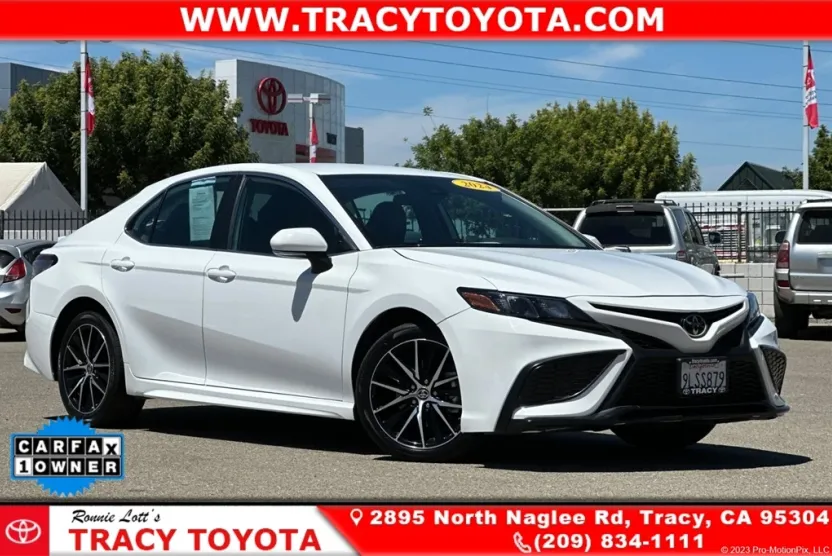 2024 Toyota Camry SE photo 1