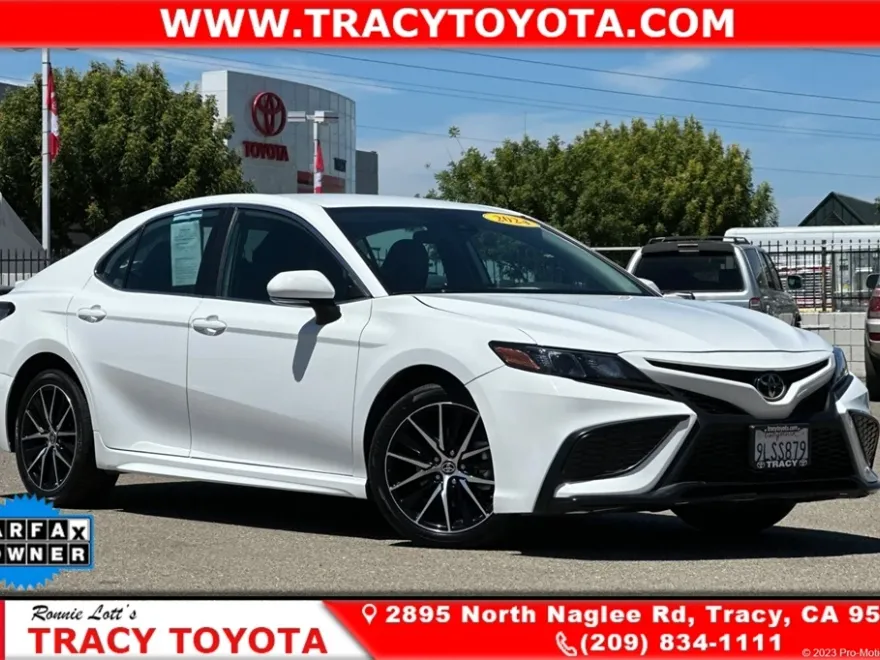 2024 Toyota Camry SE photo 1