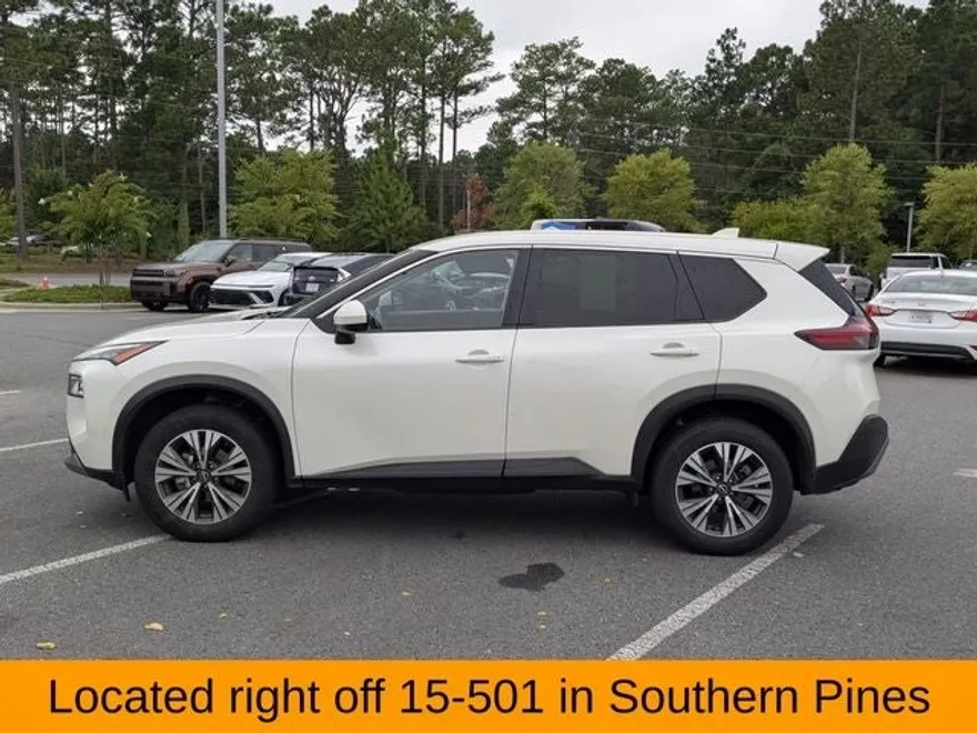 2023 Nissan Rogue SV photo 1
