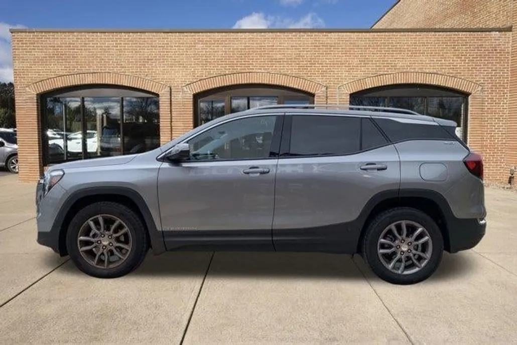 2024 Gmc Terrain SLT photo 1