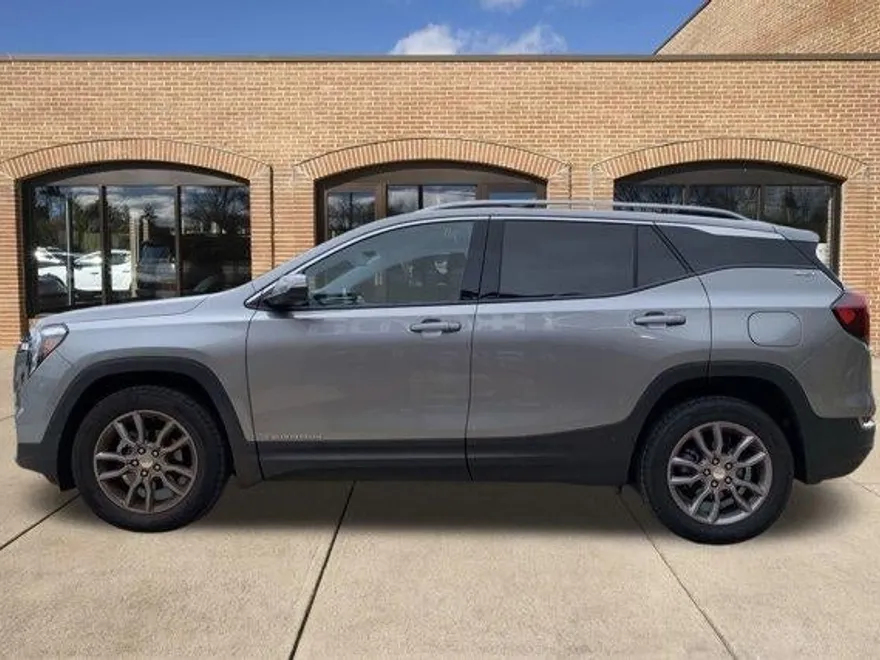 2024 Gmc Terrain SLT photo 1