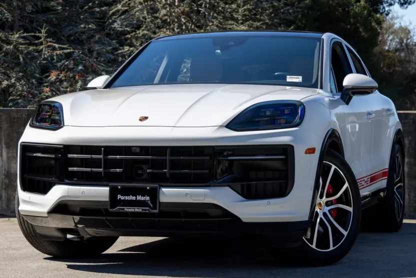 2025 Porsche Cayenne GTS Coupe photo 1