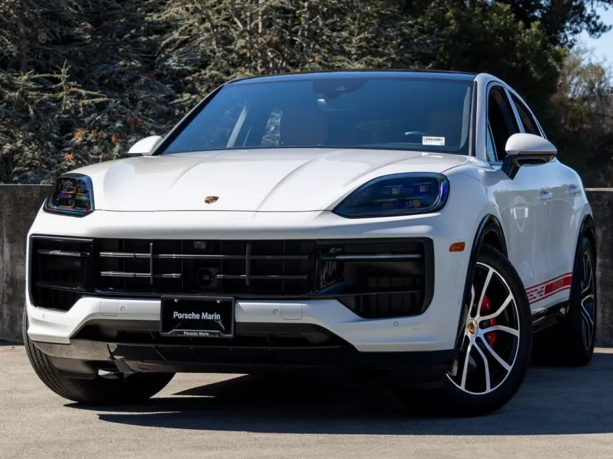 2025 Porsche Cayenne GTS Coupe photo 1