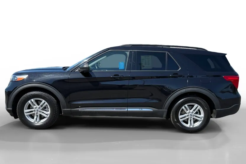 2023 Ford Explorer XLT photo 1