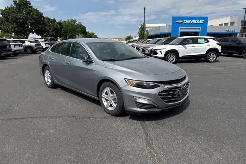 2023 Chevrolet Malibu photo 1