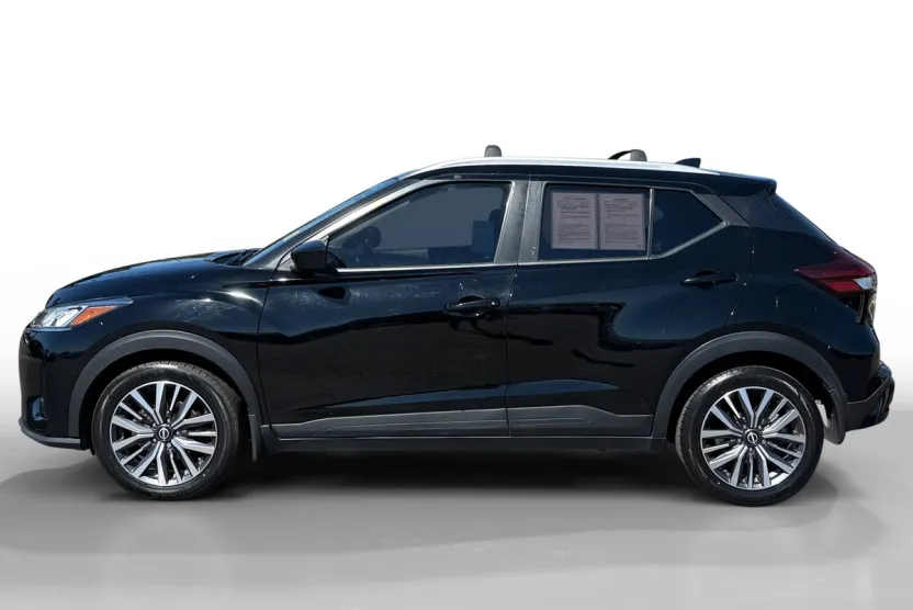 2022 Nissan Kicks SV photo 1