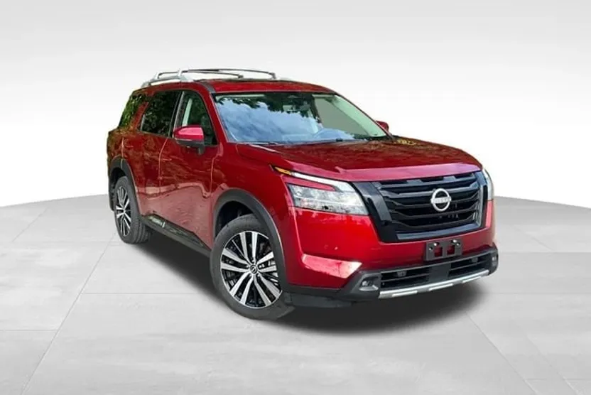 2024 Nissan Pathfinder Platinum photo 1