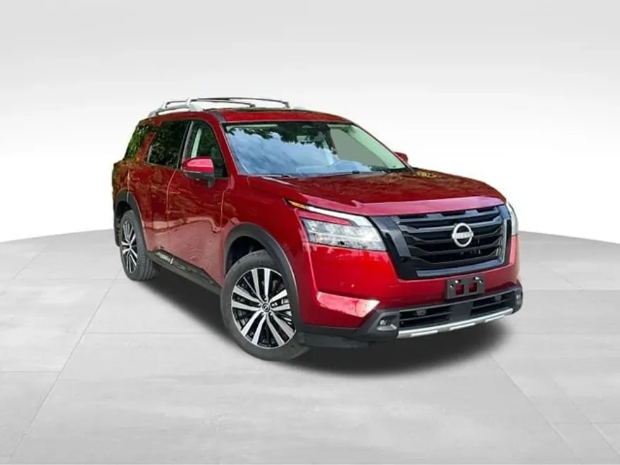 2024 Nissan Pathfinder Platinum photo 1