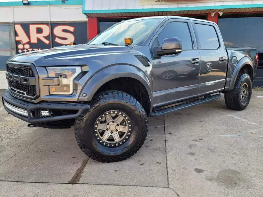 2017 Ford F-150 photo 1