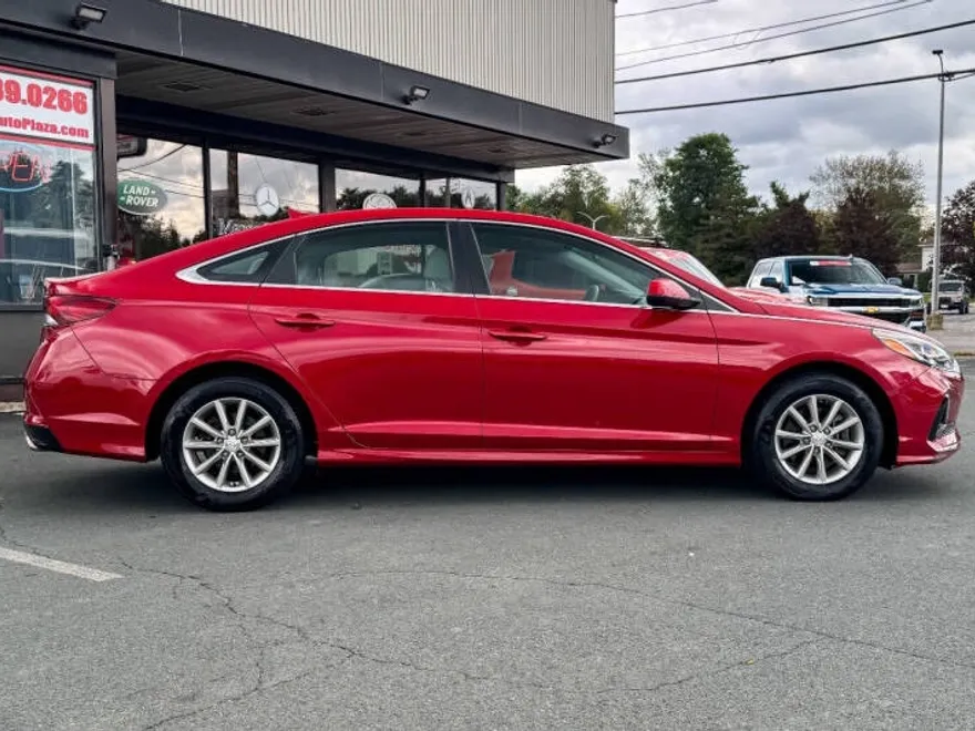 2019 Hyundai Sonata SE photo 1