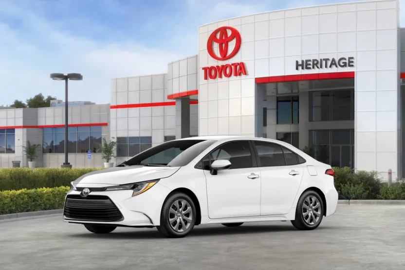 2025 Toyota Corolla LE photo 1