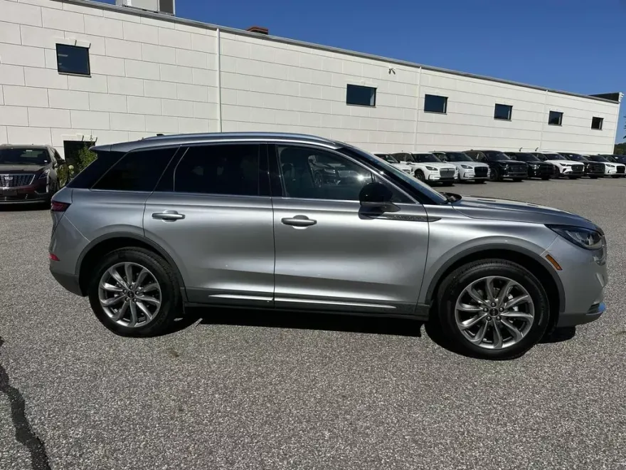 2022 Lincoln Corsair Standard photo 1