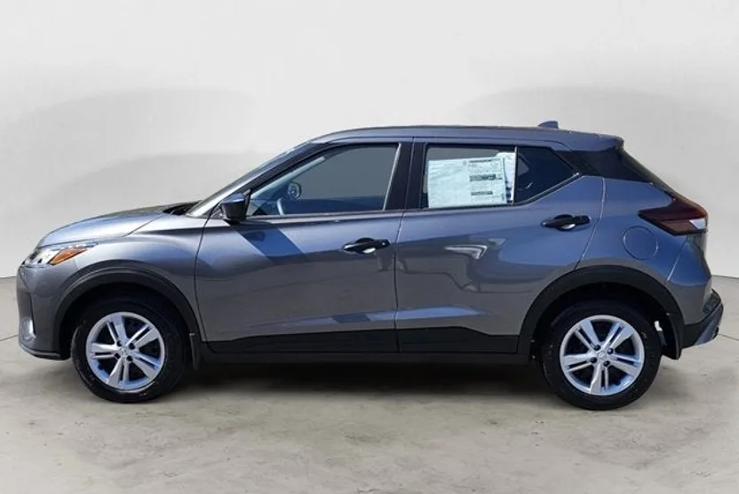 2025 Nissan Kicks Play S photo 1