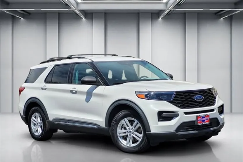 2022 Ford Explorer XLT photo 1