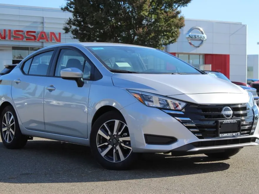 2025 Nissan Versa 1.6 SV photo 1