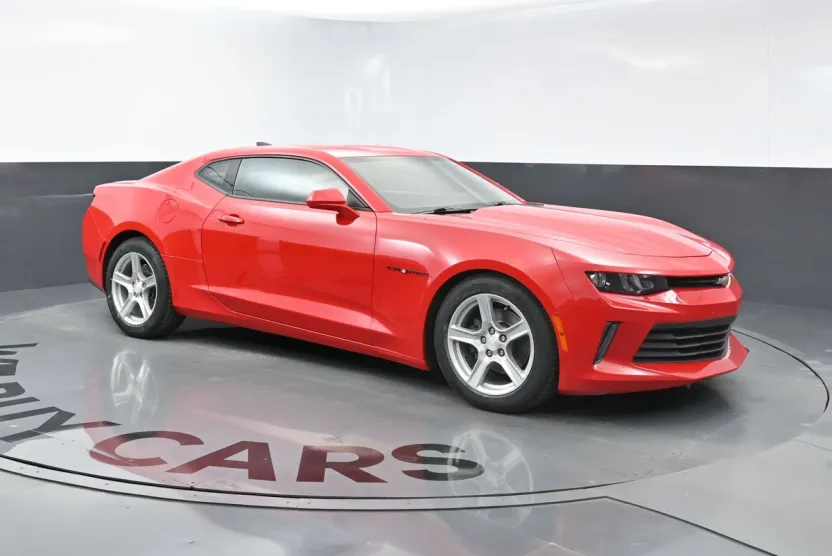 2016 Chevrolet Camaro 1LT photo 1