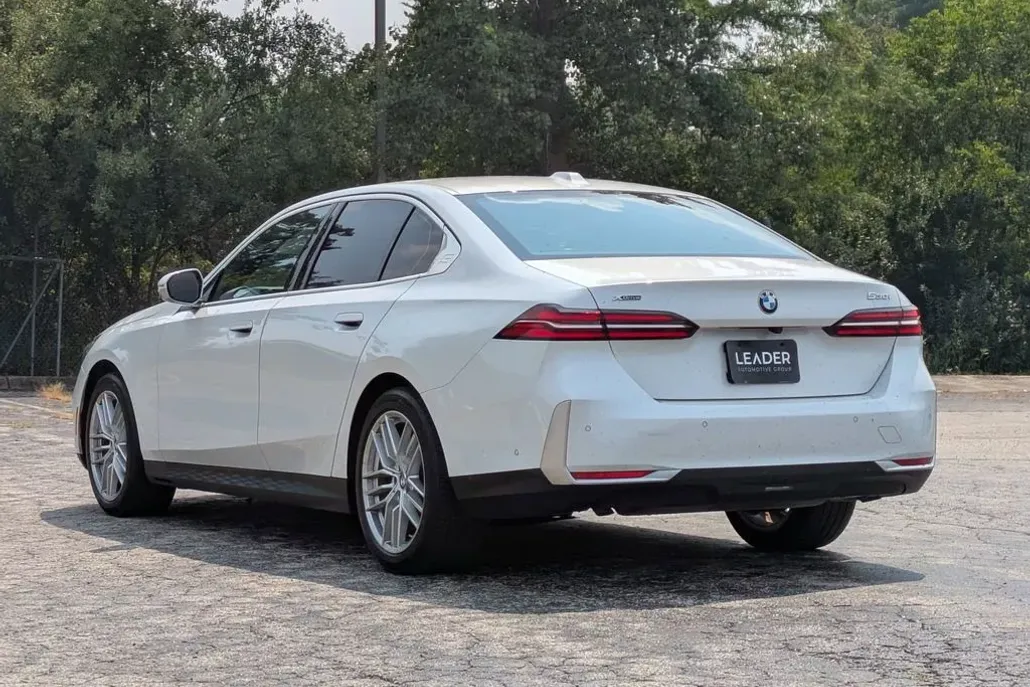 2024 Bmw 530i photo 1